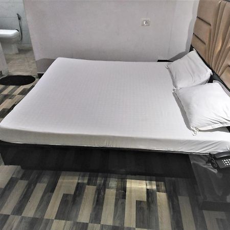Hotel Kwality New Delhi Exteriör bild