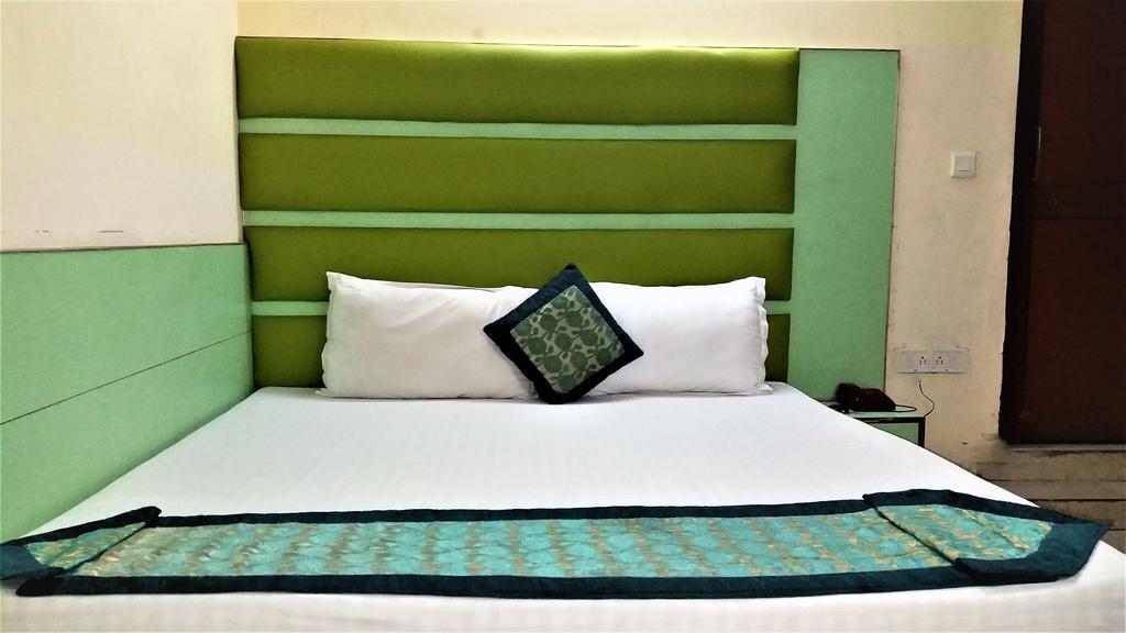 Hotel Kwality New Delhi Exteriör bild