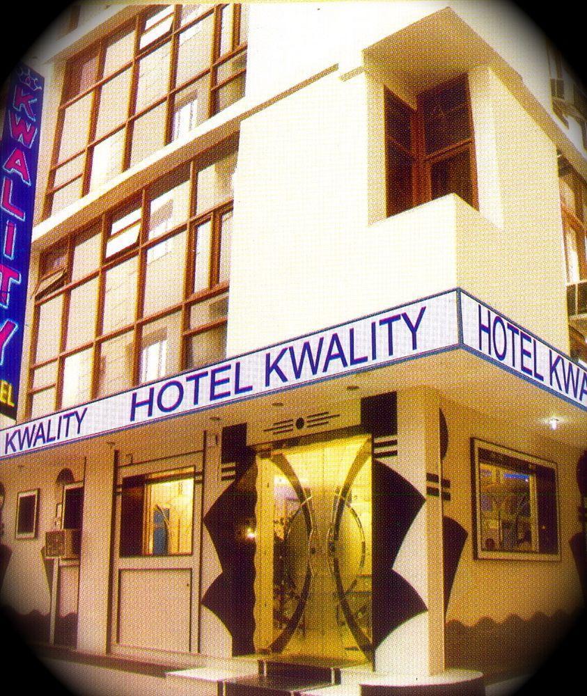 Hotel Kwality New Delhi Exteriör bild