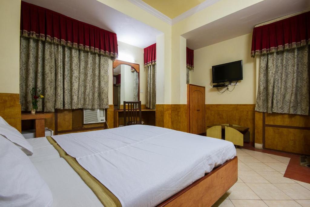 Hotel Kwality New Delhi Exteriör bild