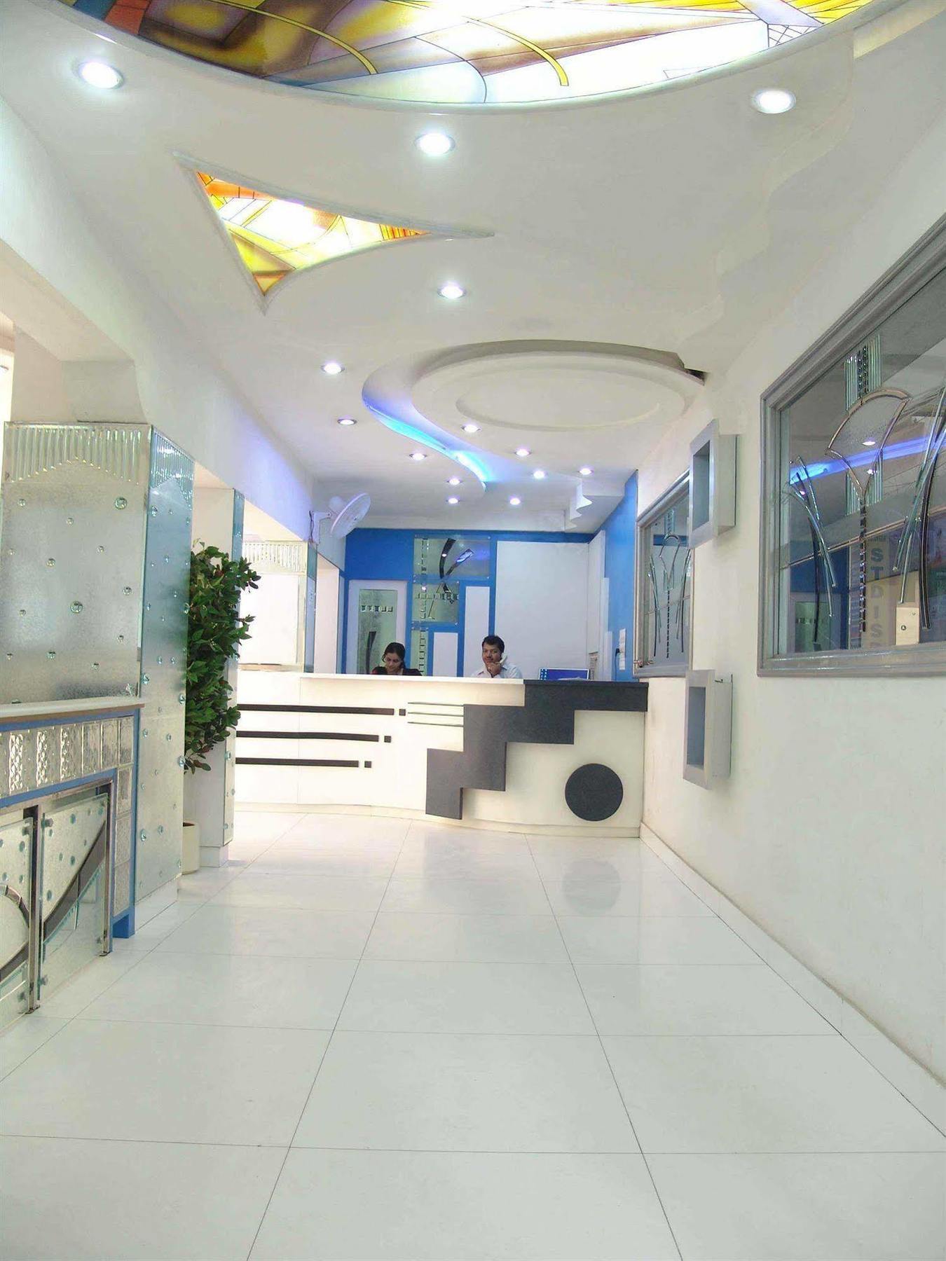 Hotel Kwality New Delhi Exteriör bild