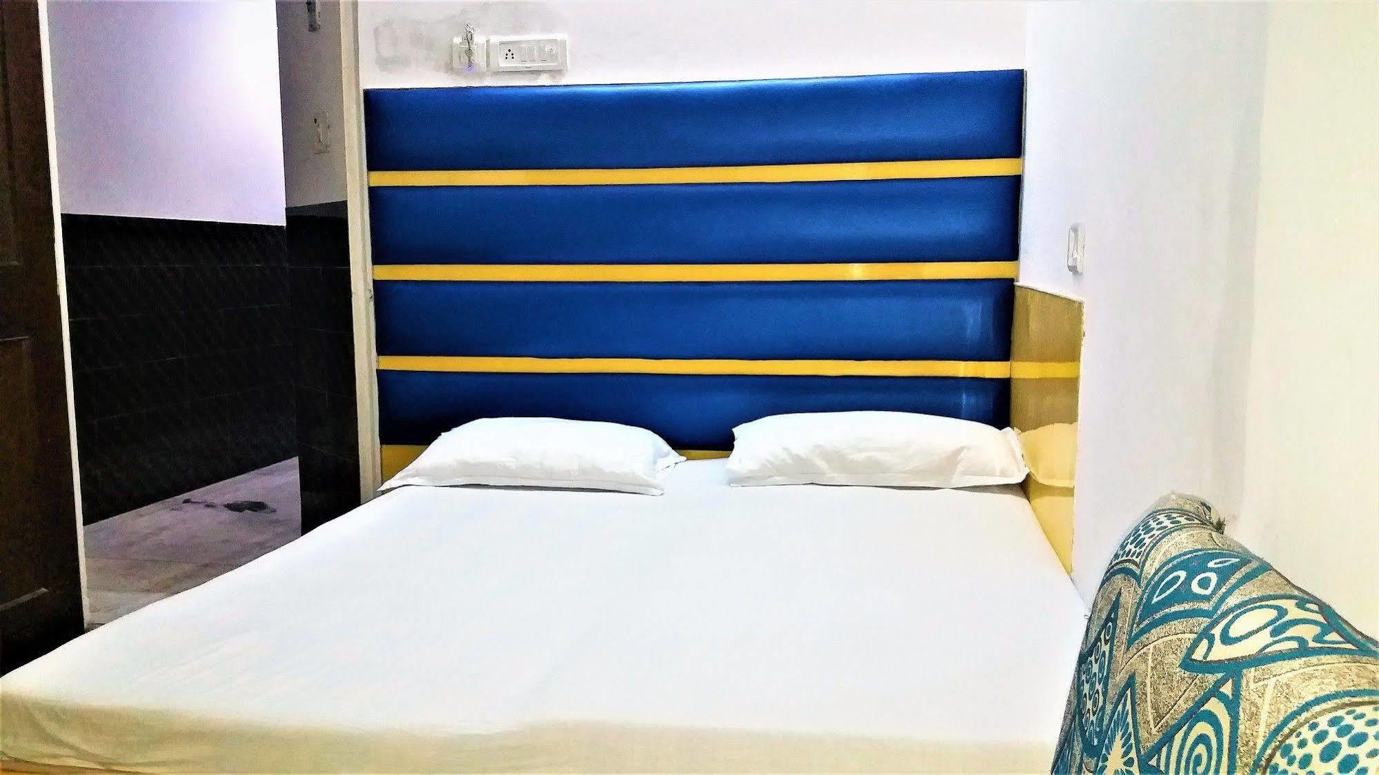 Hotel Kwality New Delhi Exteriör bild