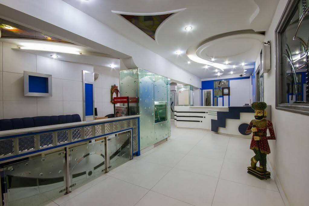 Hotel Kwality New Delhi Exteriör bild